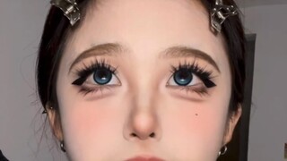 دورة تجميل العيون على شكل قطة!