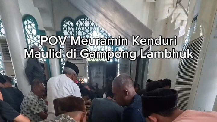 Ginilah gimana orang Aceh nyambut Maulid. Kenyang dan bahagia.