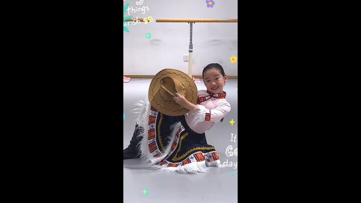 小酒窝跳牧民民族舞有灵气诶，大家都说是佟丽娅和董璇生的😂