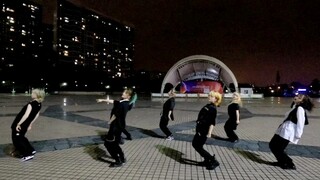 [Boss] Passionate boss dance in the square, the dark yellow lights are full of atmosphere