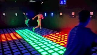 Indoor avoidance game, you will succeed in the challenge if you turn off all the blue lights on the 