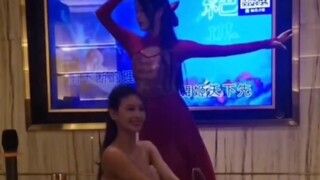 今日无事，勾栏听曲