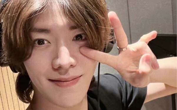 [Yuta Nakamoto] Taking a selfie is as easy as drinking water.