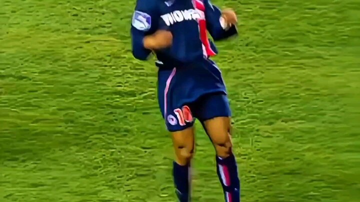 Ronaldinho sang penari sepak bola 😎