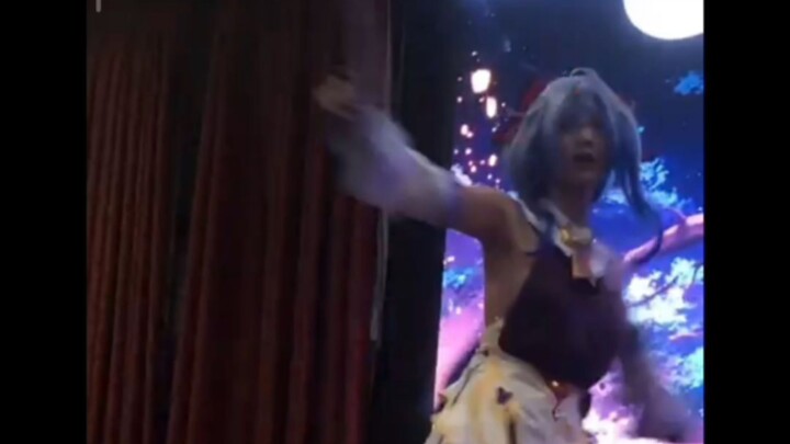 As the cosplayer sister dances, it suddenly feels like something’s off…