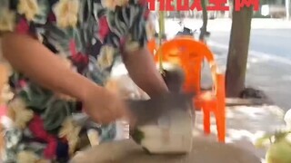 挑战砍椰子蛋最快的男人，谁不服过来。