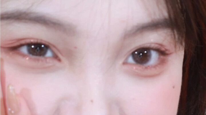 Everyday makeup for a round-faced girl with a low nose bridge! A sweet, rosy, and delicate look!