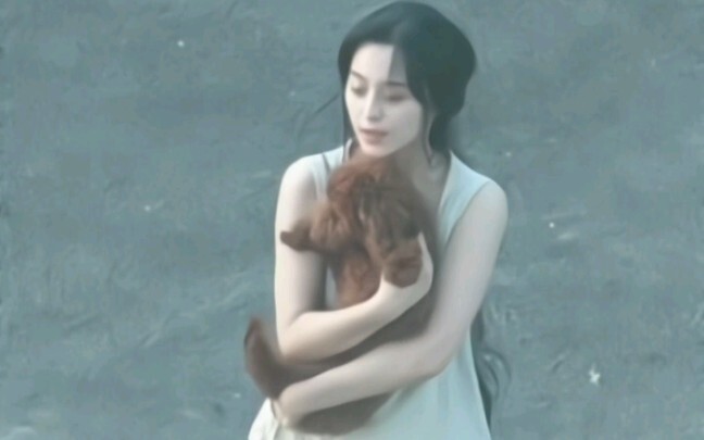 Ternyata inilah asal-mula foto Fan Bingbing memeluk anjing!