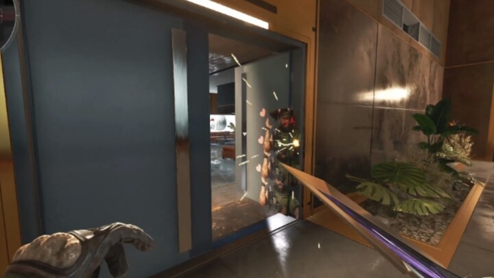 The streamer cheated in the Peak Match to get free bullets.