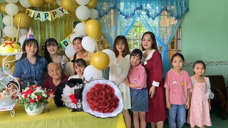 Đại gia đình sum vầy ngày mùng 2 Tết chúc Tết bà nội thật vui