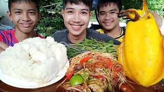 หมึกยักษ์ย่าง ส้มตำสุดเด็ด ข้าวเหนียวคำใหญ่ สุดเเซ่บสุดฟิน..