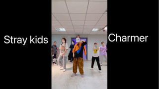 Charmer dari Stray Kids sedang berdansa!
