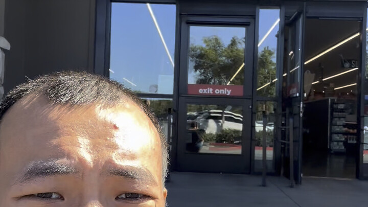 Siêu thị Mỹ không cho tiền