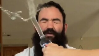 Cố gắng thu hút sự chú ý của bố