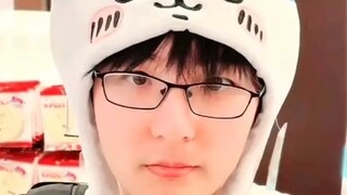 Bottle Bar đang là nơi bàn tán sôi nổi, bàn luận về top 10 gương mặt xuất sắc của Bottle, quá phản c