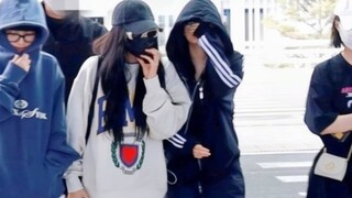 إيسبا تفاجئ الجميع بسفرها إلى الخارج لتصوير الفيديو الموسيقي في المطار! يو جي مين تُغطّي رأسها طوال