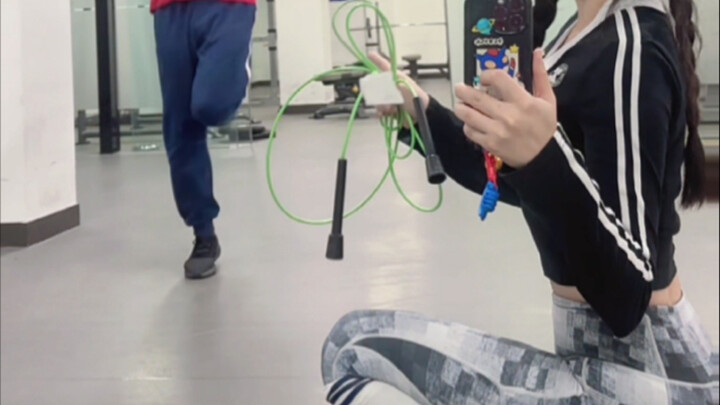 After so many meetups, Bingbing finally met her male fan in person!