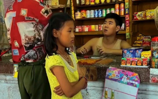 “Tiệm Tạp Hóa Trừu Tượng 4” – Em gái Lùi xuất hiện, anh chàng ngốc nghếch suýt nữa trượt băng thất b