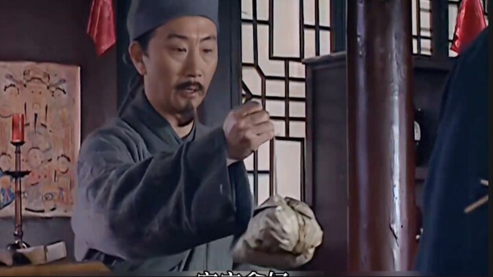 Nghe nói dưa muối còn đắt hơn thịt, tôi liền bảo lấy mười lạng, sao lại đưa cho tôi nhiều thế nhỉ
