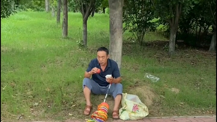 In this society, each of us is incredibly small, yet the way we strive to live is truly magnificent!