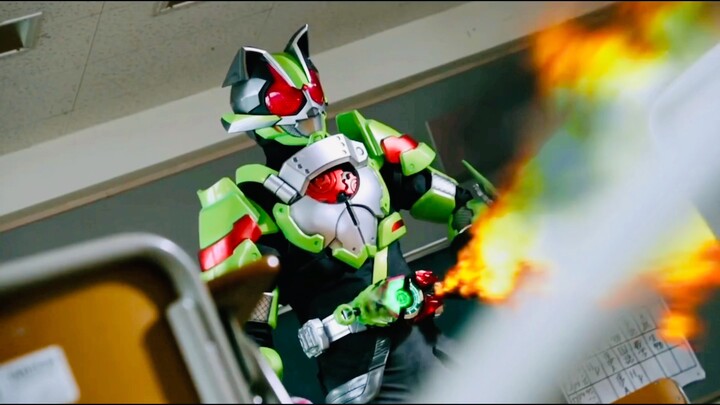 "Gesper Sabuk Ninja Kamen Rider Taitan"