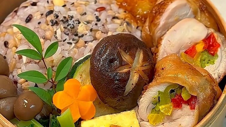 Japanese lunchboxes are seriously so fancy and thoughtfully made!