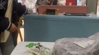 这就是镇上唯一一家奶茶店的现状