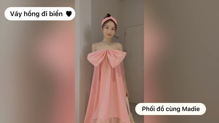 Váy hồng đi biển