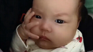 Baby: Aku kesal sekali! Aku tidak bisa tidur, dan aku tidak bisa lari.