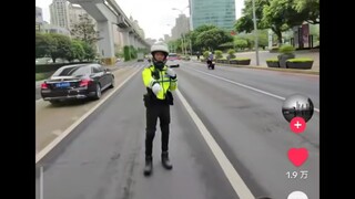 中国交警拦截外国人