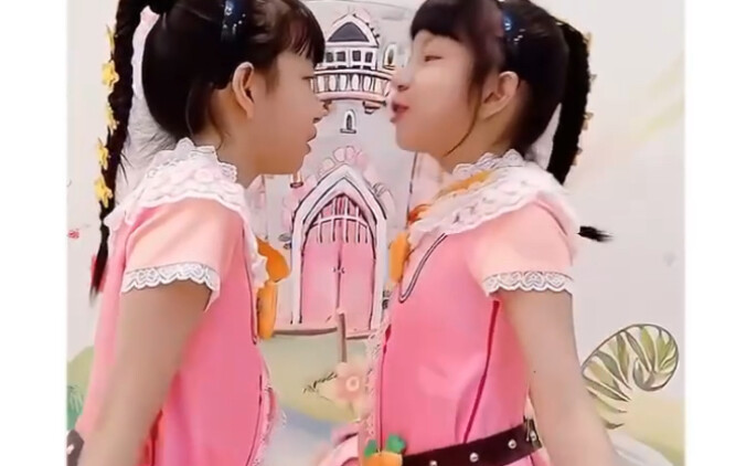 أي رقصة صغيرة تحبها؟