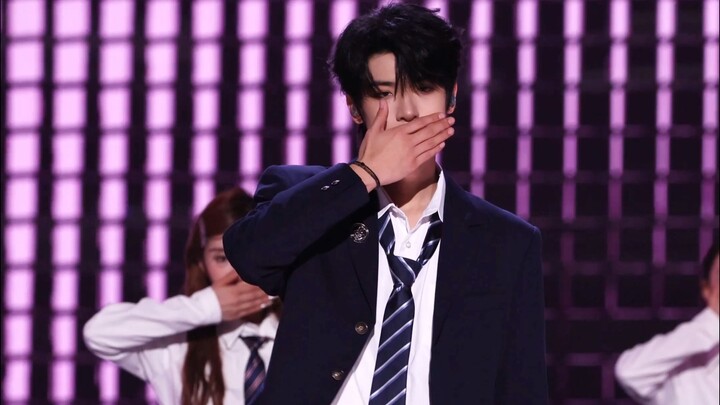 فقرة الرقص هذه من تشانغ جونهاو!