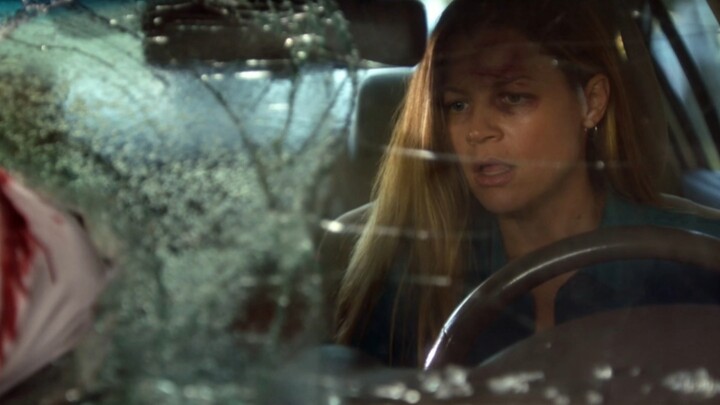 Nữ tài xế lái xe đâm phải người, nhưng chính cô lại không hề nhìn thấy.