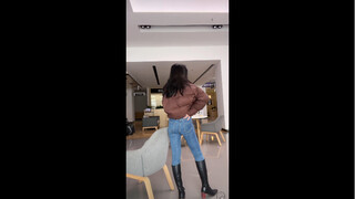 The girl in jeans shows off her sexy back on the catwalk