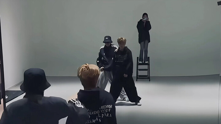 นึกภาพออกเลยว่าพู่พู่จะพูดยังไงตอนเห็นโอเอสเวอร์ชันแรก: “อ้า ฉันน่ะเหรอ?” ฮ่าๆๆๆๆ