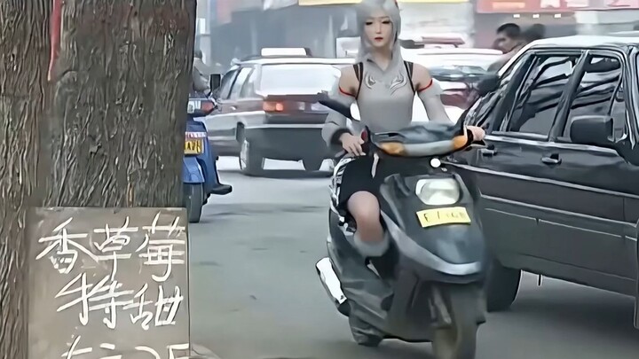 Silver Moon Comes to Buy Melons