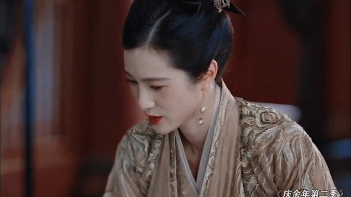 Consort Yi and Lady Liu both treat Fan Xian as their own biological son.