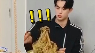 Saat aku menarik sumpitnya, aku pingsan karena tertawa hahahaha! ! ! #王和磣