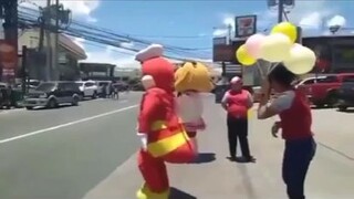 Jollibee vs McDo