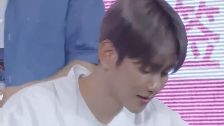 Byun Baekhyun’s Qingdao fan signing | The adorable puppy learning to speak Chinese after being trans