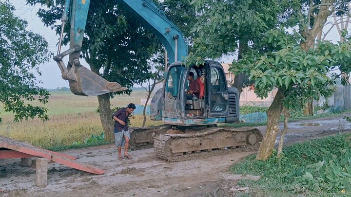 কাজ শেষ করে নতুন সাইটে যাওয়া হচ্ছে