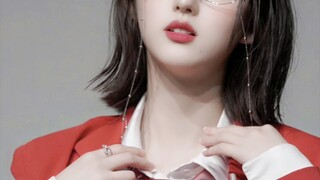 Sau khi ra mắt, cô bị cáo buộc gian lận ảnh và có cùng kiểu tóc với các thành viên trong nhóm. Tuy n