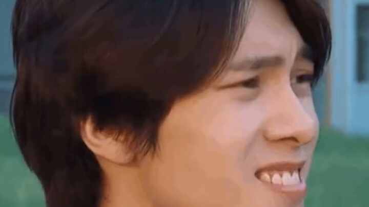 【WAYV】【هوانغ غوانهينغ】عندما طلب المعجبون من هوانغ غوانهينغ ألا يُطأِر رأسه، كانت ردة فعله هي…