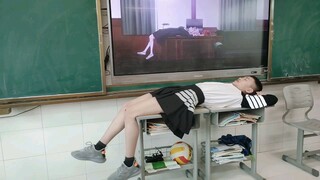 [Dance]A boy dancing <Chika Dance>in class!