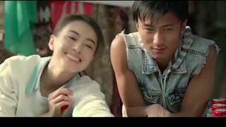 Người đàn ông bày hàng nửa ngày không ai mua, sau khi bạn gái đến giúp thì hàng lập tức cháy hàng