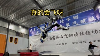 原来飞影铠甲的空翻真的不用吊威亚