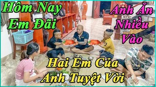 NgọcRambo được em Koy và Bảo Bảo chiêu đãi Vịt Quay cực ngon…!