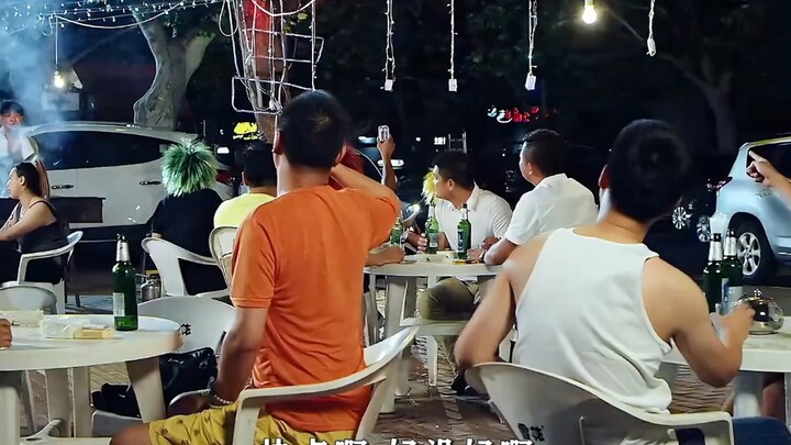 Vậy thì trong mấy vị khách này, ai thực sự gấp hơn đây?! #AnhHùngChuyểnPhát #HàiHước