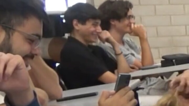 ครู: อย่ายิงปืนในห้องเรียนนะ