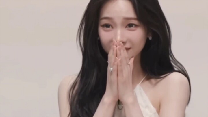 Yoona's Birthday Party Where She Can't Laugh
